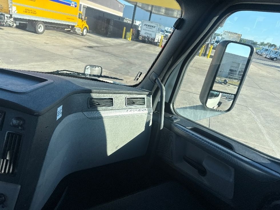 Day Cab Tractor-Heavy Duty Tractors-Freightliner-2019-T12642ST-Grand Prairie-TX-123,984\n\t\tmiles-$ 55,500 - Image 13