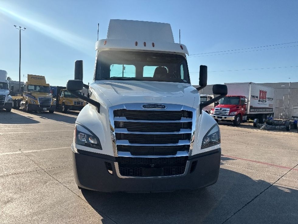 Day Cab Tractor-Heavy Duty Tractors-Freightliner-2019-T12642ST-Grand Prairie-TX-123,984\n\t\tmiles-$ 55,500 - Image 2
