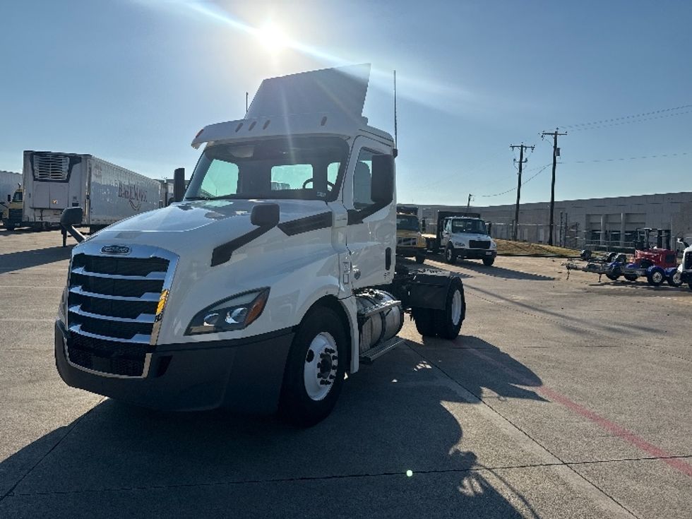 Day Cab Tractor-Heavy Duty Tractors-Freightliner-2019-T12642ST-Grand Prairie-TX-123,984\n\t\tmiles-$ 55,500 - Image 3