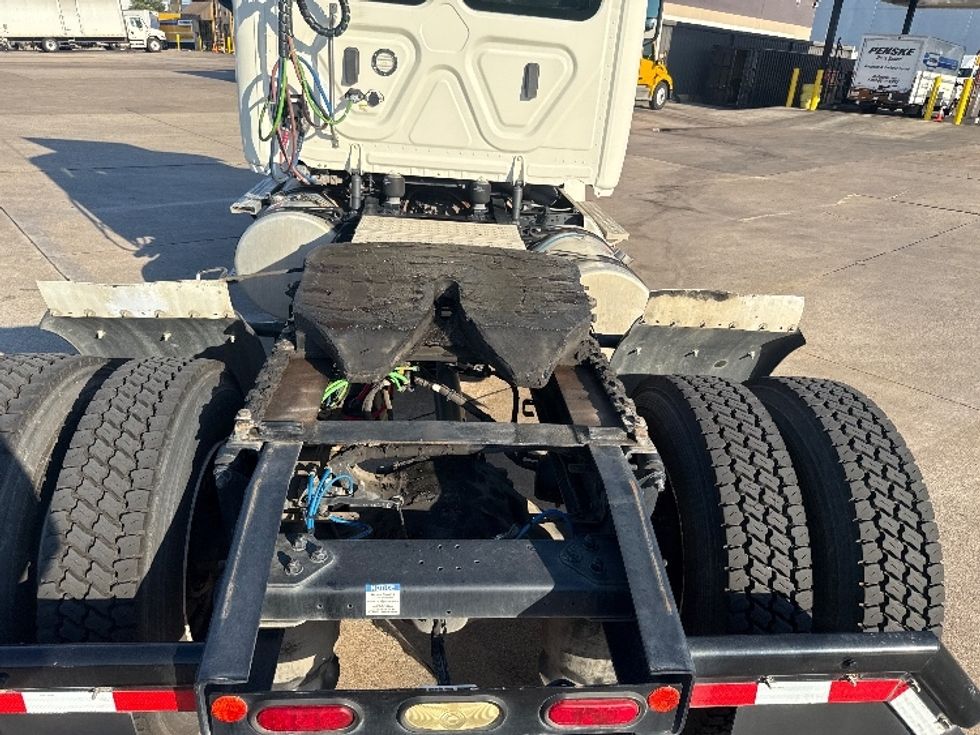 Day Cab Tractor-Heavy Duty Tractors-Freightliner-2019-T12642ST-Grand Prairie-TX-123,984\n\t\tmiles-$ 55,500 - Image 6