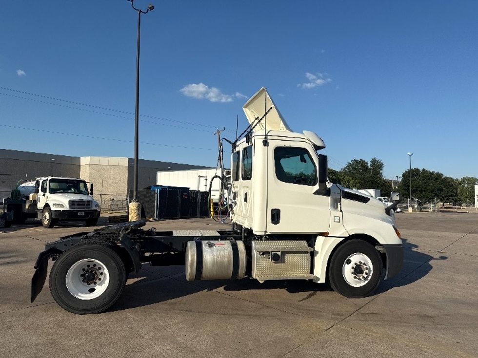 Day Cab Tractor-Heavy Duty Tractors-Freightliner-2019-T12642ST-Grand Prairie-TX-123,984\n\t\tmiles-$ 55,500 - Image 8
