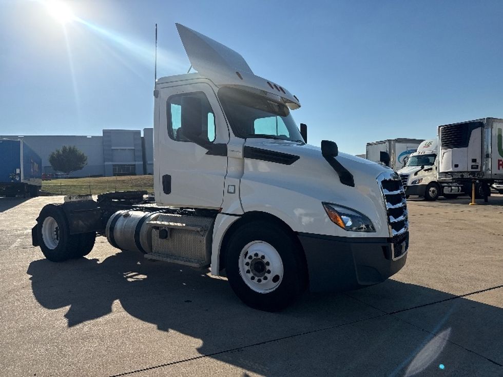 Day Cab Tractor-Heavy Duty Tractors-Freightliner-2019-T12642ST-Grand Prairie-TX-150,656\n\t\tmiles-$ 54,000 - Image 1