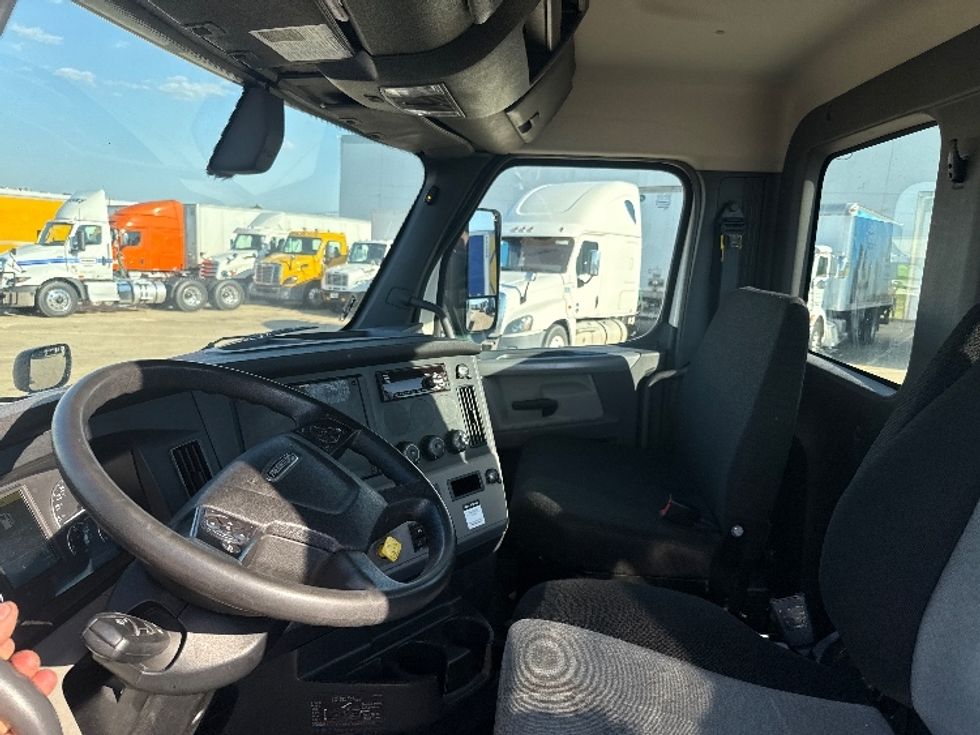 Day Cab Tractor-Heavy Duty Tractors-Freightliner-2019-T12642ST-Grand Prairie-TX-150,656\n\t\tmiles-$ 54,000 - Image 10