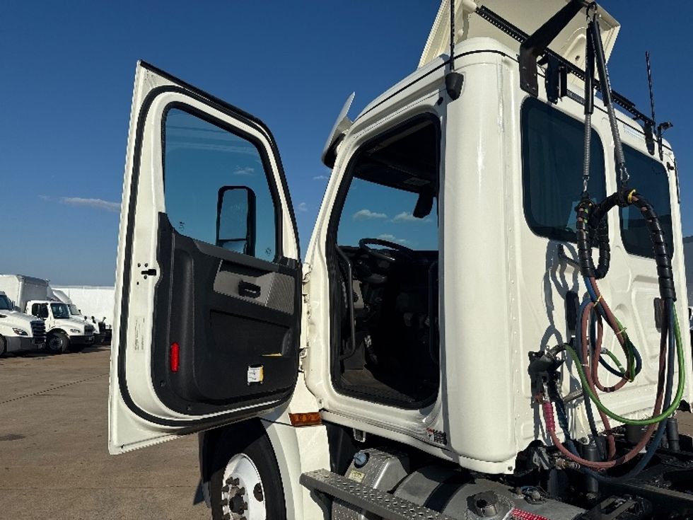 Day Cab Tractor-Heavy Duty Tractors-Freightliner-2019-T12642ST-Grand Prairie-TX-150,656\n\t\tmiles-$ 54,000 - Image 9