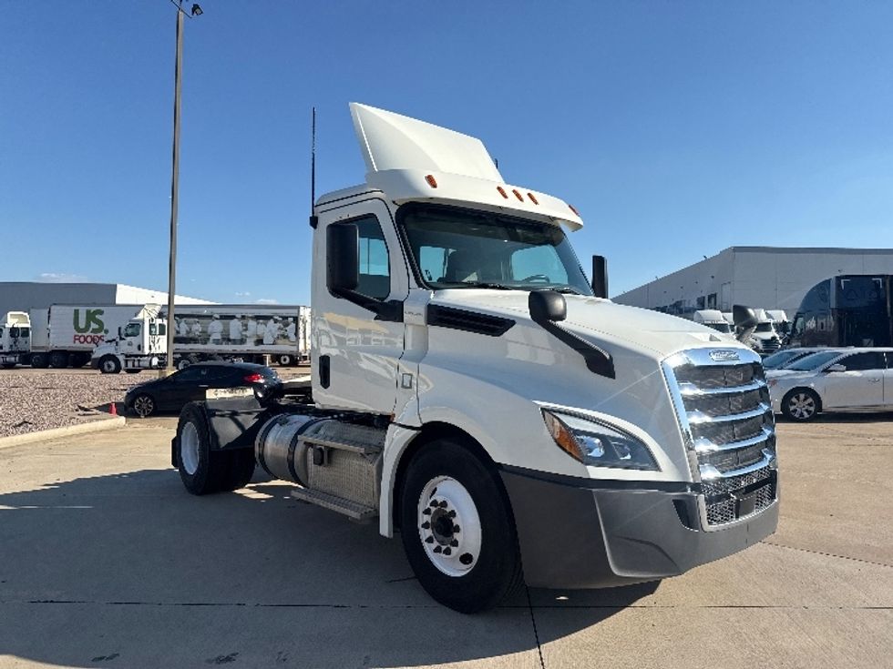 Day Cab Tractor-Heavy Duty Tractors-Freightliner-2019-T12642ST-Grand Prairie-TX-214,172\n\t\tmiles-$ 50,500 - Image 1