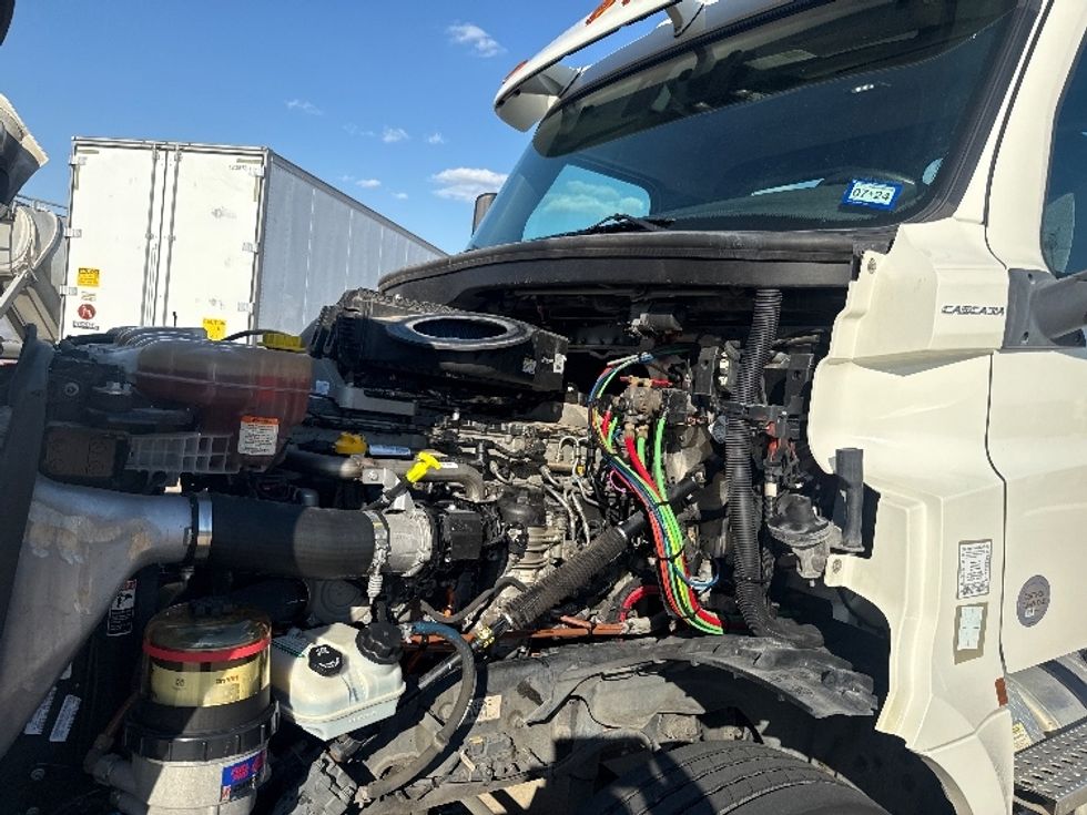 Day Cab Tractor-Heavy Duty Tractors-Freightliner-2019-T12642ST-Grand Prairie-TX-214,172\n\t\tmiles-$ 50,500 - Image 16