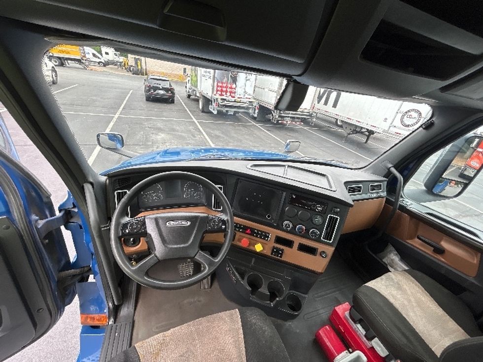 Day Cab Tractor-Heavy Duty Tractors-Freightliner-2019-T12642ST-Greensboro-NC-212,556\n\t\tmiles-$ 43,750 - Image 11