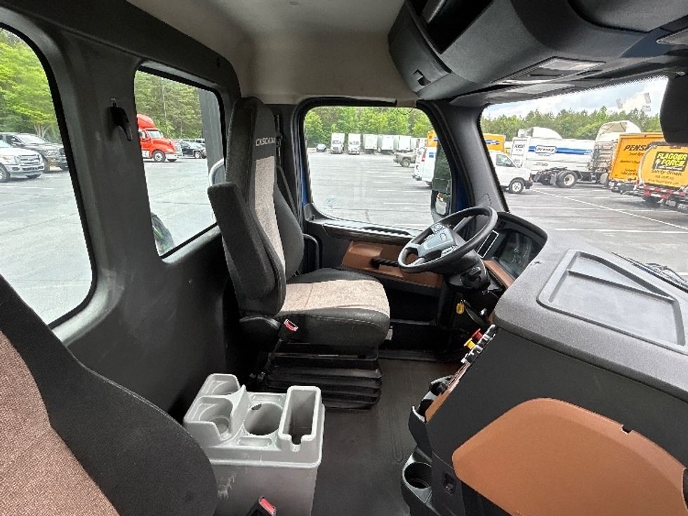 Day Cab Tractor-Heavy Duty Tractors-Freightliner-2019-T12642ST-Greensboro-NC-212,556\n\t\tmiles-$ 43,750 - Image 14