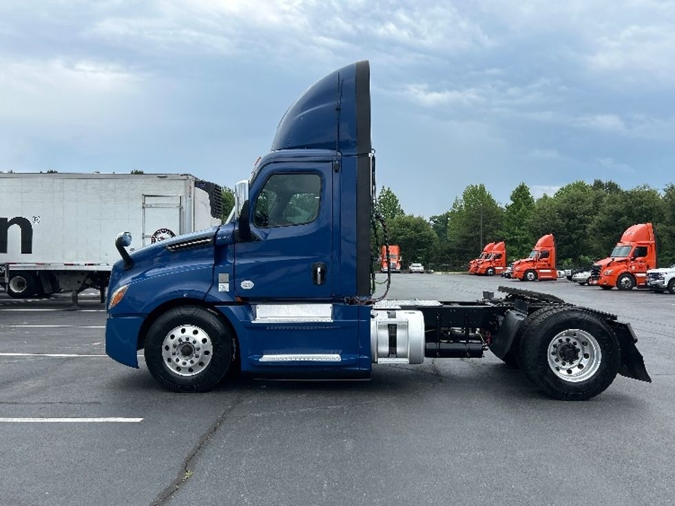 Day Cab Tractor-Heavy Duty Tractors-Freightliner-2019-T12642ST-Greensboro-NC-212,556\n\t\tmiles-$ 43,750 - Image 4