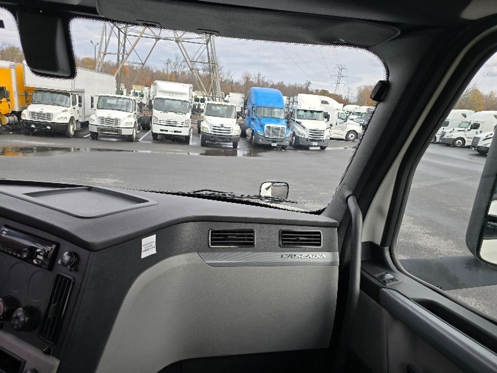 Day Cab Tractor-Heavy Duty Tractors-Freightliner-2019-T12642ST-Greensboro-NC-369,765\n\t\tmiles-$ 47,000 - Image 13