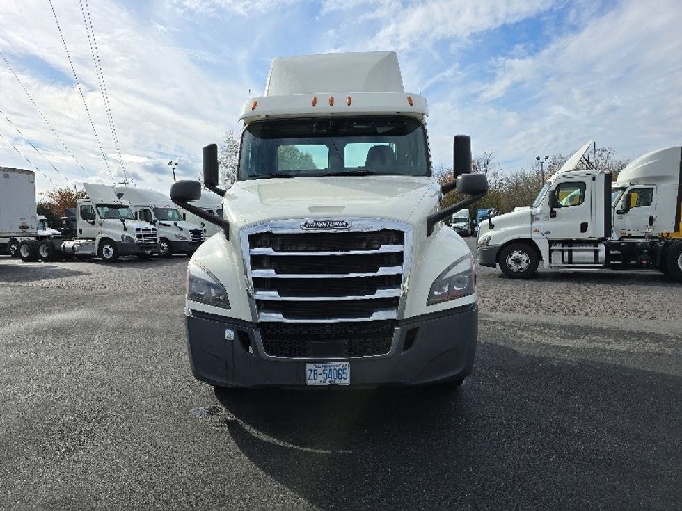 Day Cab Tractor-Heavy Duty Tractors-Freightliner-2019-T12642ST-Greensboro-NC-369,765\n\t\tmiles-$ 47,000 - Image 2