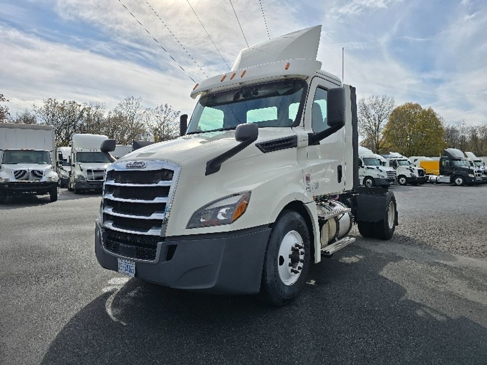 Day Cab Tractor-Heavy Duty Tractors-Freightliner-2019-T12642ST-Greensboro-NC-369,765\n\t\tmiles-$ 47,000 - Image 3