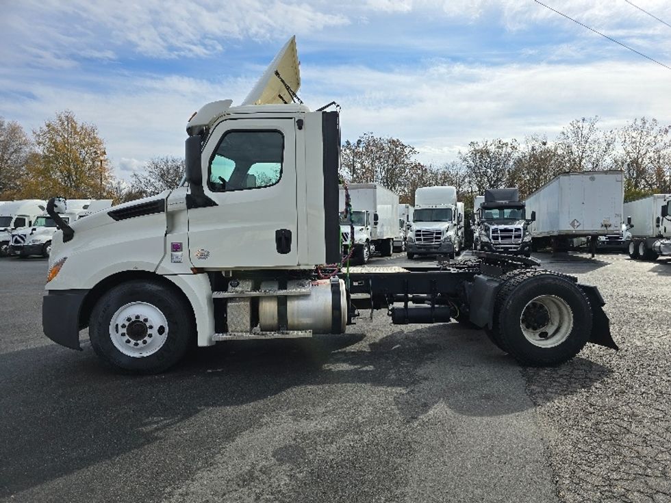 Day Cab Tractor-Heavy Duty Tractors-Freightliner-2019-T12642ST-Greensboro-NC-369,765\n\t\tmiles-$ 47,000 - Image 4
