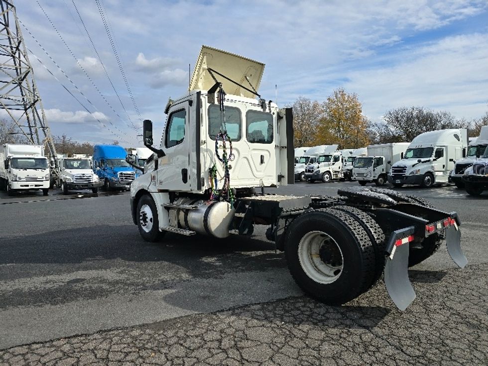 Day Cab Tractor-Heavy Duty Tractors-Freightliner-2019-T12642ST-Greensboro-NC-369,765\n\t\tmiles-$ 47,000 - Image 5