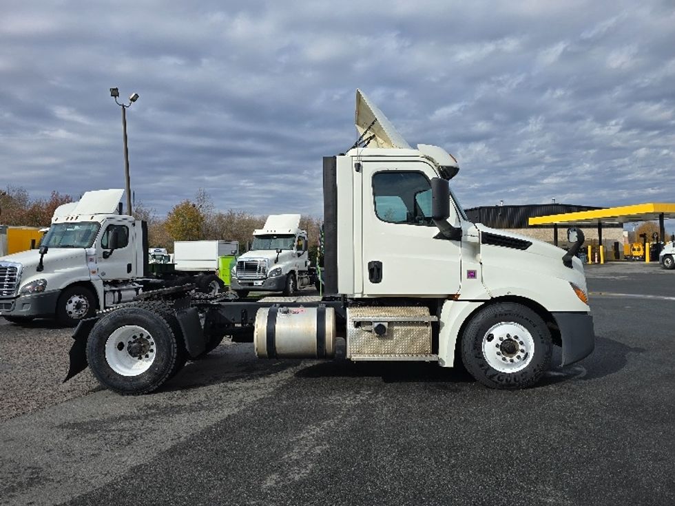 Day Cab Tractor-Heavy Duty Tractors-Freightliner-2019-T12642ST-Greensboro-NC-369,765\n\t\tmiles-$ 47,000 - Image 8
