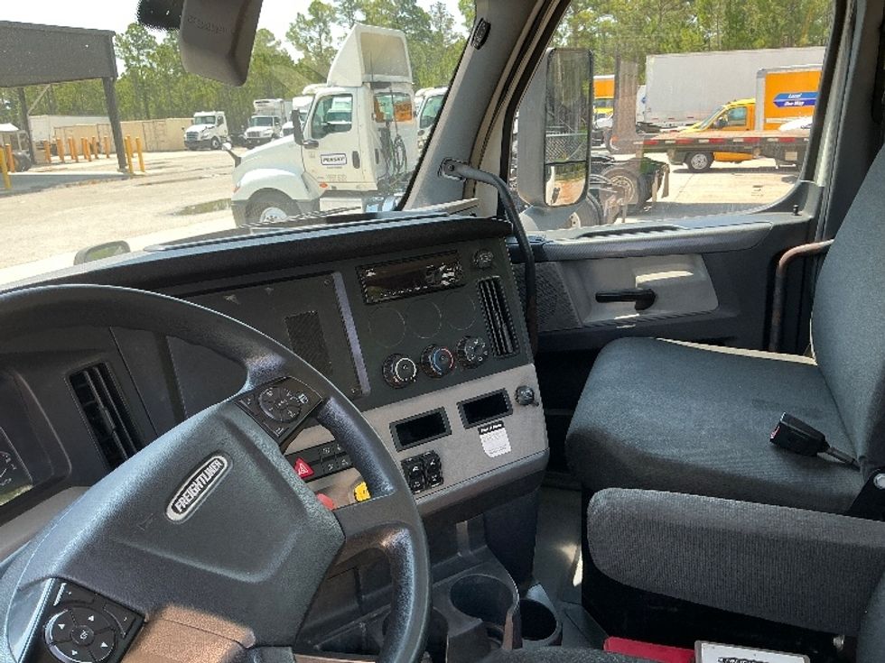 Day Cab Tractor-Heavy Duty Tractors-Freightliner-2019-T12642ST-Gulfport-MS-190,745\n\t\tmiles-$ 52,000 - Image 10