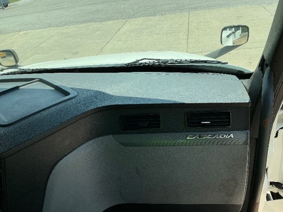 Day Cab Tractor-Heavy Duty Tractors-Freightliner-2019-T12642ST-Gulfport-MS-190,745\n\t\tmiles-$ 52,000 - Image 13