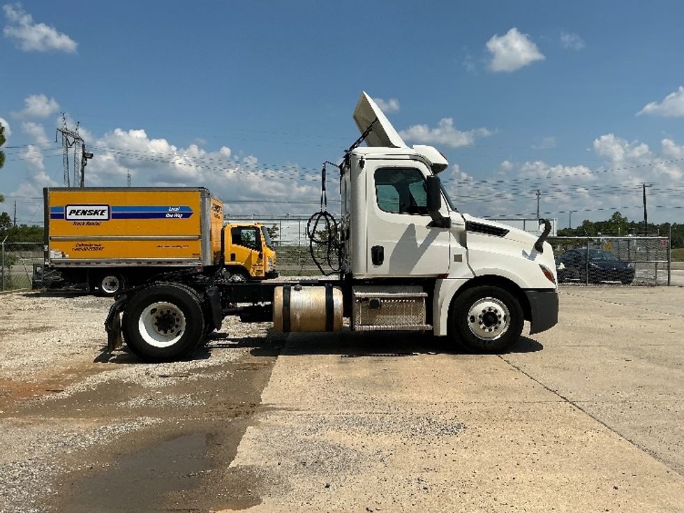 Day Cab Tractor-Heavy Duty Tractors-Freightliner-2019-T12642ST-Gulfport-MS-190,745\n\t\tmiles-$ 52,000 - Image 8