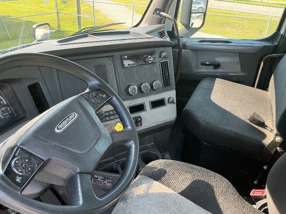 Day Cab Tractor-Heavy Duty Tractors-Freightliner-2019-T12642ST-Gulfport-MS-232,550\n\t\tmiles-$ 49,500 - Image 10
