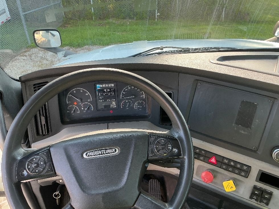 Day Cab Tractor-Heavy Duty Tractors-Freightliner-2019-T12642ST-Gulfport-MS-232,550\n\t\tmiles-$ 49,500 - Image 11