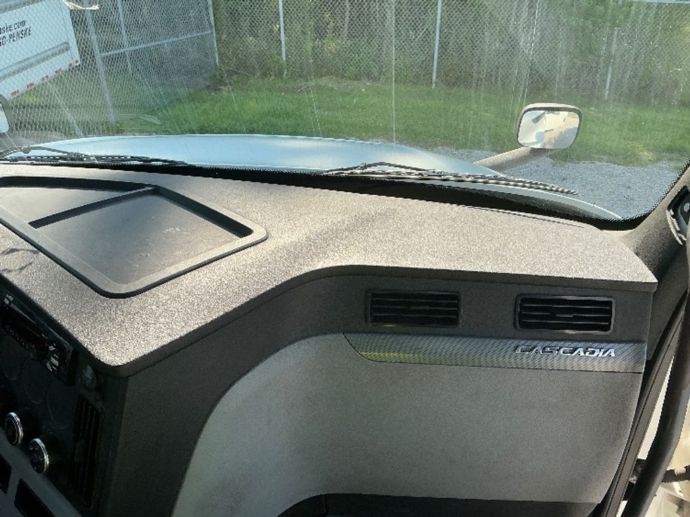 Day Cab Tractor-Heavy Duty Tractors-Freightliner-2019-T12642ST-Gulfport-MS-232,550\n\t\tmiles-$ 49,500 - Image 13