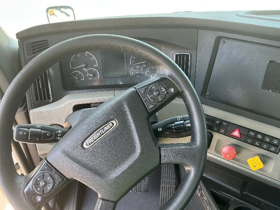 Day Cab Tractor-Heavy Duty Tractors-Freightliner-2019-T12642ST-Gulfport-MS-258,807\n\t\tmiles-$ 48,250 - Image 11