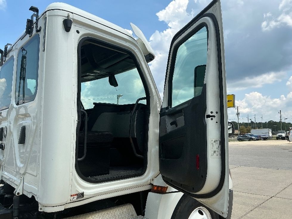 Day Cab Tractor-Heavy Duty Tractors-Freightliner-2019-T12642ST-Gulfport-MS-258,807\n\t\tmiles-$ 48,250 - Image 12