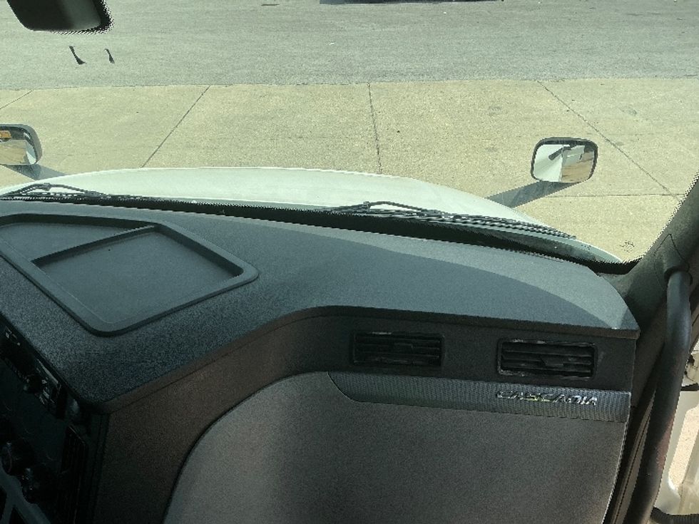 Day Cab Tractor-Heavy Duty Tractors-Freightliner-2019-T12642ST-Gulfport-MS-258,807\n\t\tmiles-$ 48,250 - Image 13