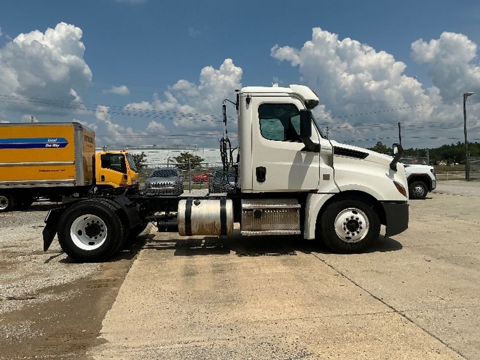 Day Cab Tractor-Heavy Duty Tractors-Freightliner-2019-T12642ST-Gulfport-MS-258,807\n\t\tmiles-$ 48,250 - Image 8