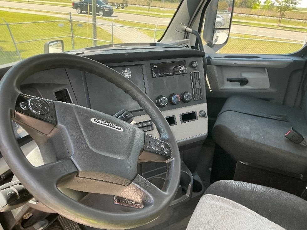 Day Cab Tractor-Heavy Duty Tractors-Freightliner-2019-T12642ST-Gulfport-MS-273,867\n\t\tmiles-$ 47,250 - Image 10