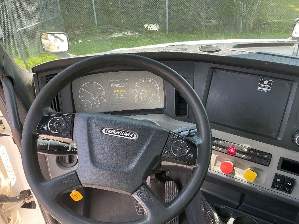 Day Cab Tractor-Heavy Duty Tractors-Freightliner-2019-T12642ST-Gulfport-MS-273,867\n\t\tmiles-$ 47,250 - Image 11