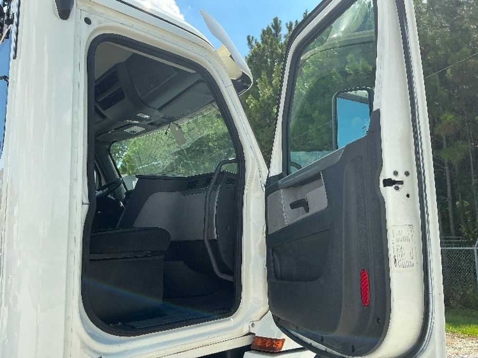 Day Cab Tractor-Heavy Duty Tractors-Freightliner-2019-T12642ST-Gulfport-MS-273,867\n\t\tmiles-$ 47,250 - Image 12