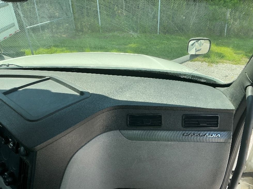 Day Cab Tractor-Heavy Duty Tractors-Freightliner-2019-T12642ST-Gulfport-MS-273,867\n\t\tmiles-$ 47,250 - Image 13