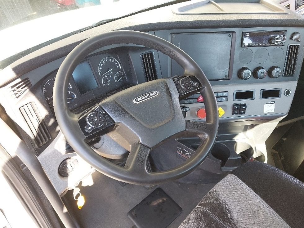 Day Cab Tractor-Heavy Duty Tractors-Freightliner-2019-T12642ST-Hagerstown-MD-553,286\n\t\tmiles-$ 27,250 - Image 10