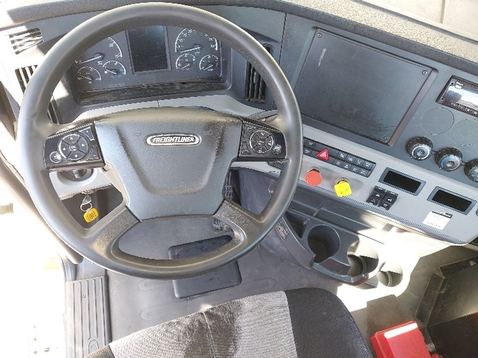 Day Cab Tractor-Heavy Duty Tractors-Freightliner-2019-T12642ST-Hagerstown-MD-553,286\n\t\tmiles-$ 27,250 - Image 11