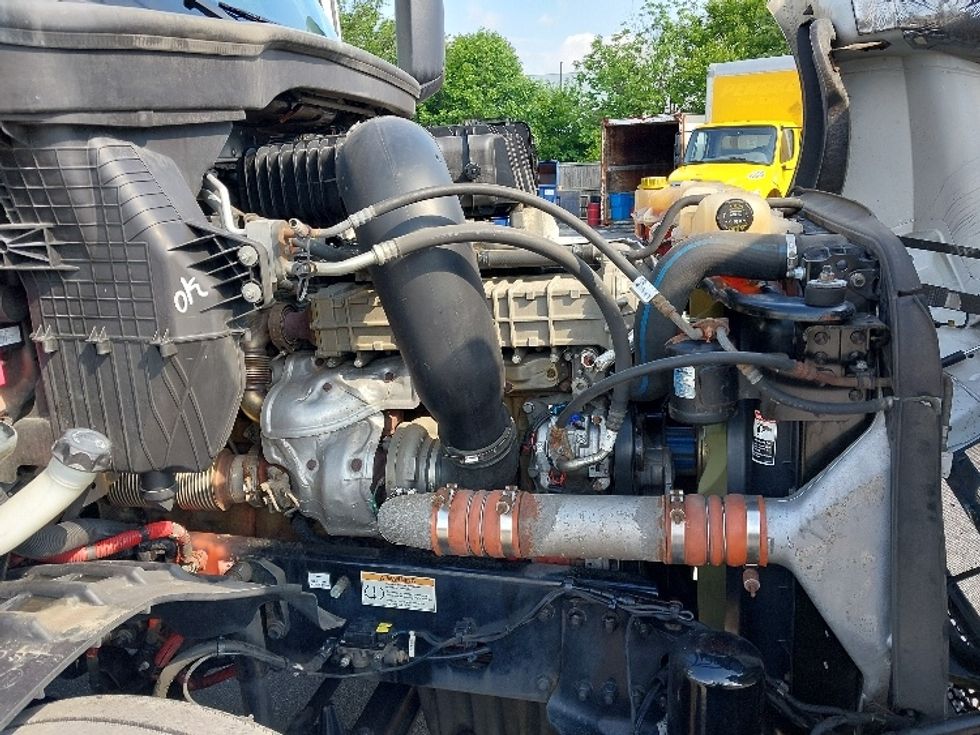 Day Cab Tractor-Heavy Duty Tractors-Freightliner-2019-T12642ST-Hagerstown-MD-553,286\n\t\tmiles-$ 27,250 - Image 14