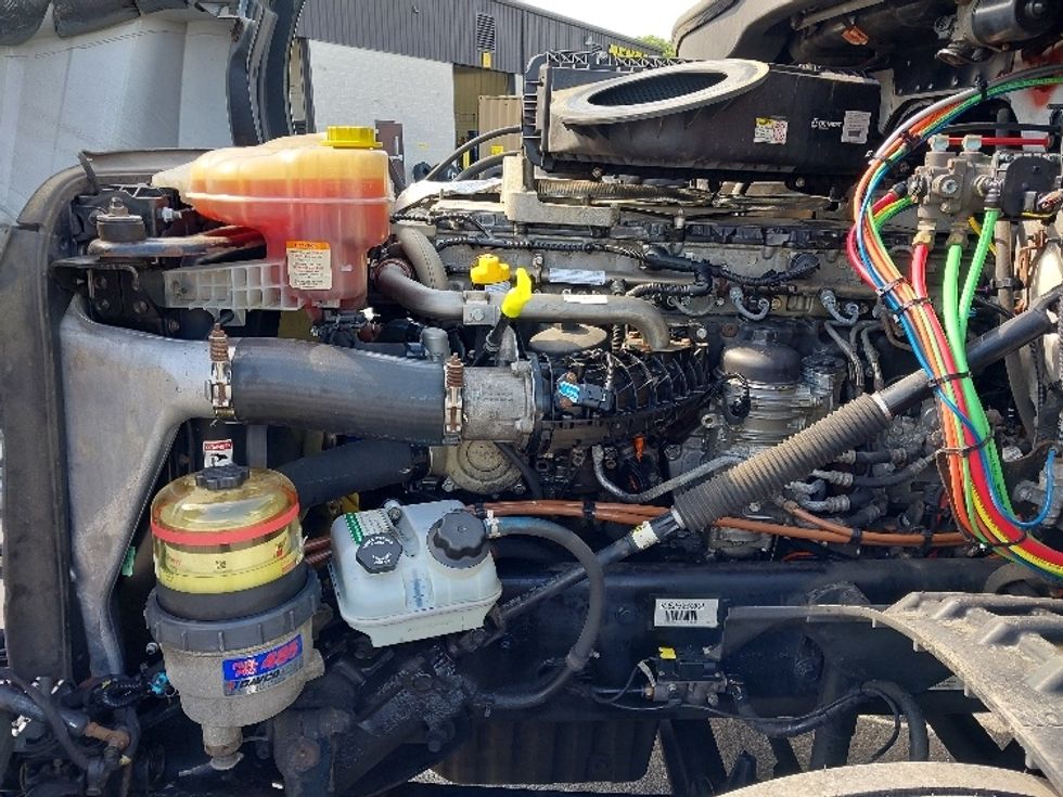 Day Cab Tractor-Heavy Duty Tractors-Freightliner-2019-T12642ST-Hagerstown-MD-553,286\n\t\tmiles-$ 27,250 - Image 15