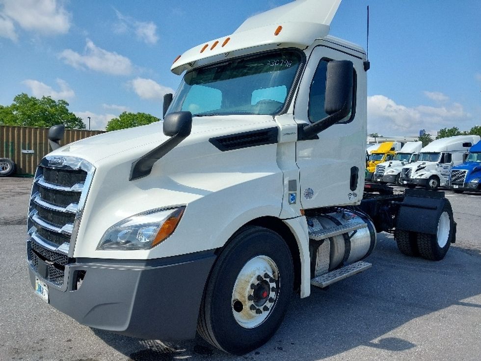 Day Cab Tractor-Heavy Duty Tractors-Freightliner-2019-T12642ST-Hagerstown-MD-553,286\n\t\tmiles-$ 27,250 - Image 3