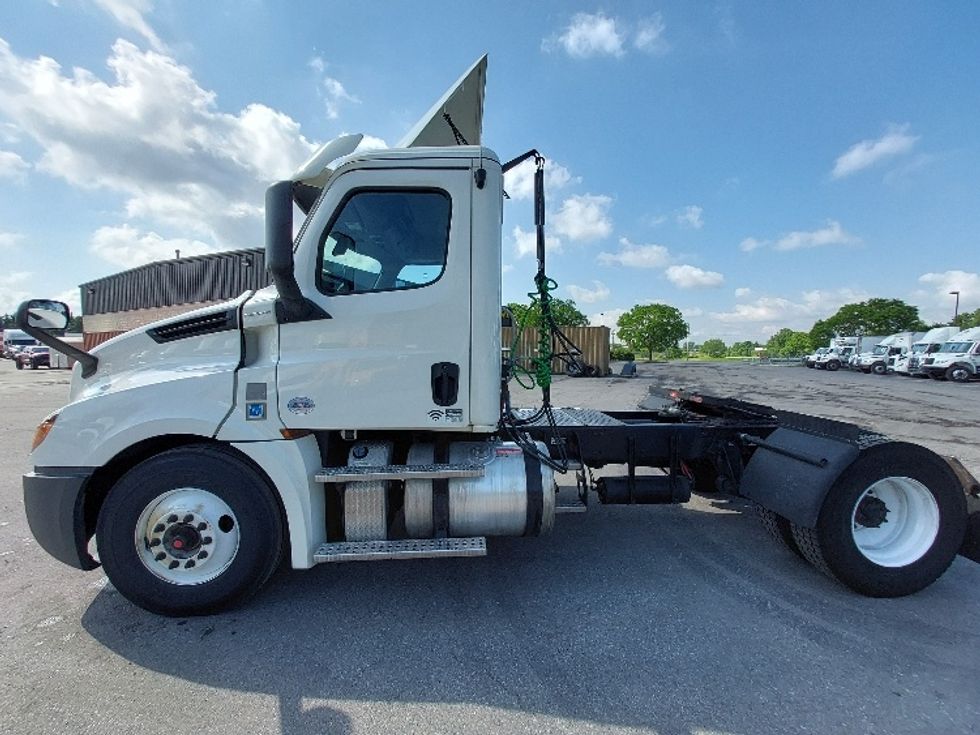 Day Cab Tractor-Heavy Duty Tractors-Freightliner-2019-T12642ST-Hagerstown-MD-553,286\n\t\tmiles-$ 27,250 - Image 4