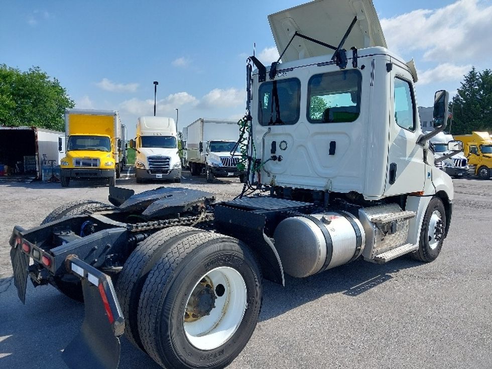 Day Cab Tractor-Heavy Duty Tractors-Freightliner-2019-T12642ST-Hagerstown-MD-553,286\n\t\tmiles-$ 27,250 - Image 7