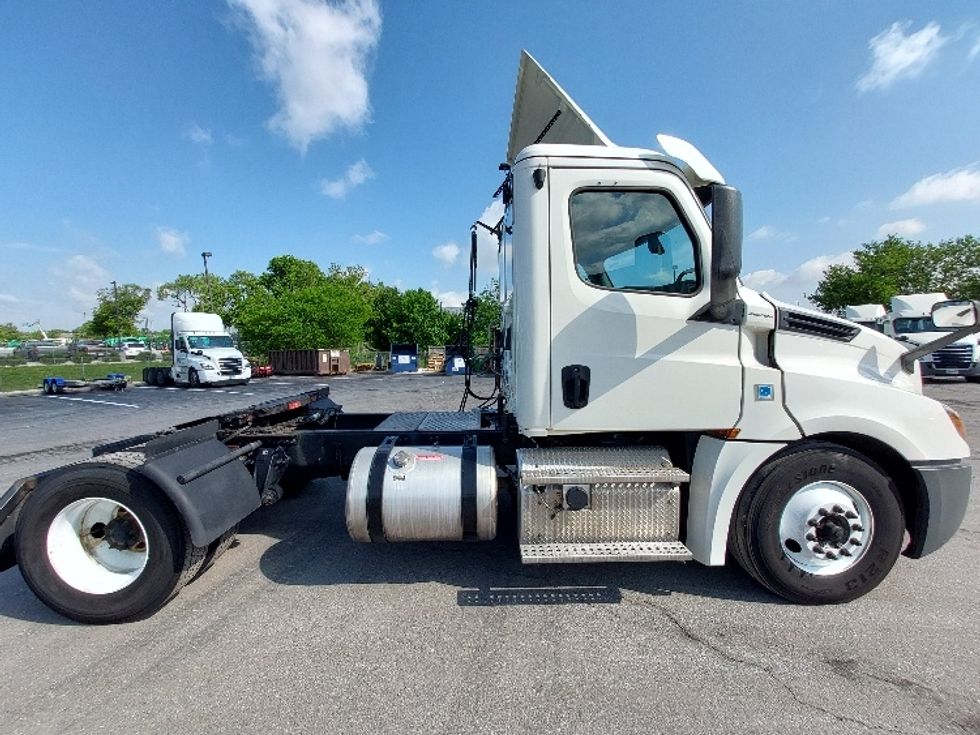 Day Cab Tractor-Heavy Duty Tractors-Freightliner-2019-T12642ST-Hagerstown-MD-553,286\n\t\tmiles-$ 27,250 - Image 8