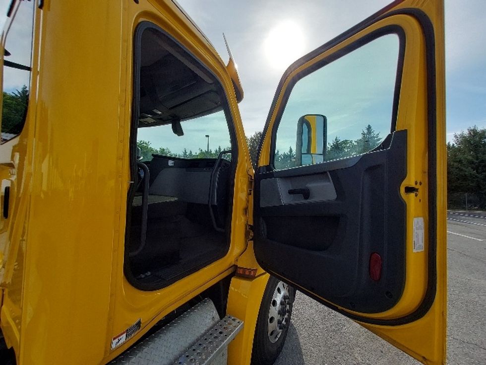 Day Cab Tractor-Heavy Duty Tractors-Freightliner-2019-T12642ST-Hagerstown-MD-727,283\n\t\tmiles-$ 22,500 - Image 12
