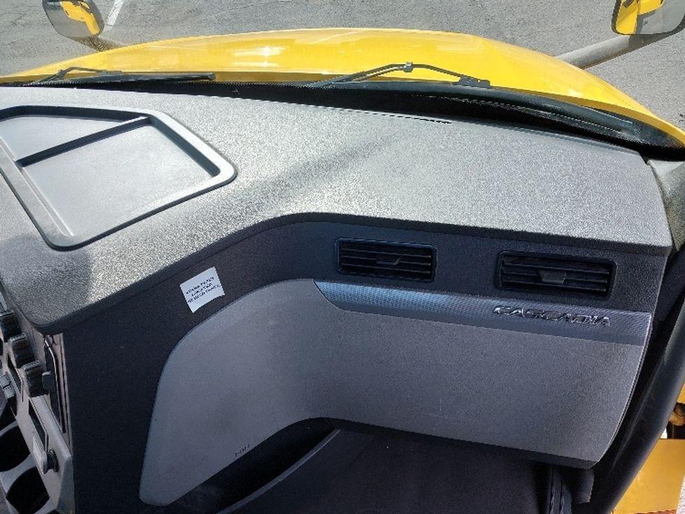 Day Cab Tractor-Heavy Duty Tractors-Freightliner-2019-T12642ST-Hagerstown-MD-727,283\n\t\tmiles-$ 22,500 - Image 13