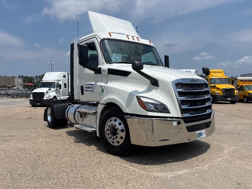 Day Cab Tractor-Heavy Duty Tractors-Freightliner-2019-T12642ST-Hammond-LA-377,654\n\t\tmiles-$ 35,750 - Image 1