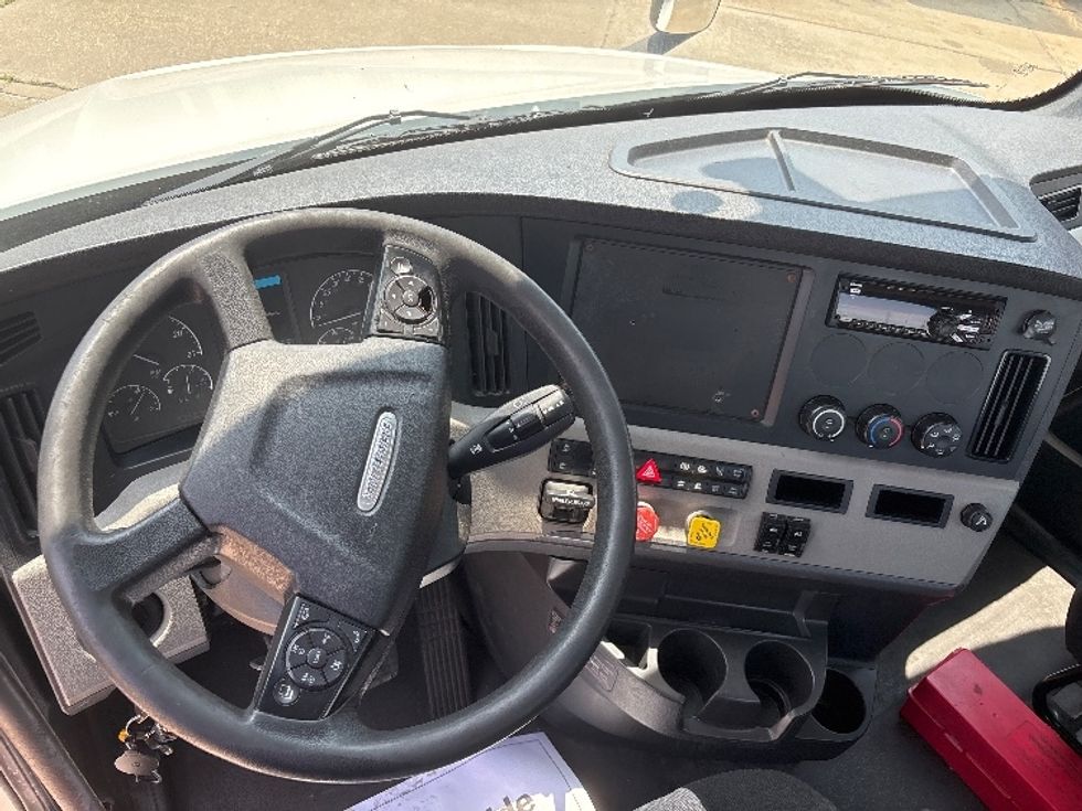 Day Cab Tractor-Heavy Duty Tractors-Freightliner-2019-T12642ST-Hammond-LA-377,654\n\t\tmiles-$ 35,750 - Image 11