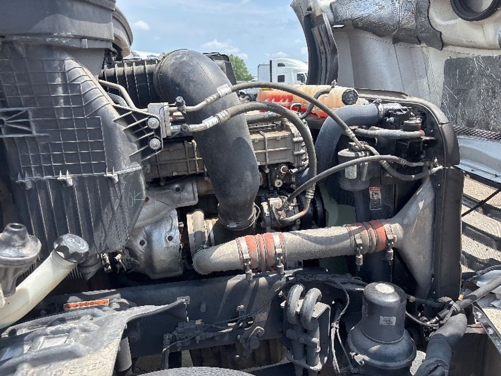 Day Cab Tractor-Heavy Duty Tractors-Freightliner-2019-T12642ST-Hammond-LA-377,654\n\t\tmiles-$ 35,750 - Image 15