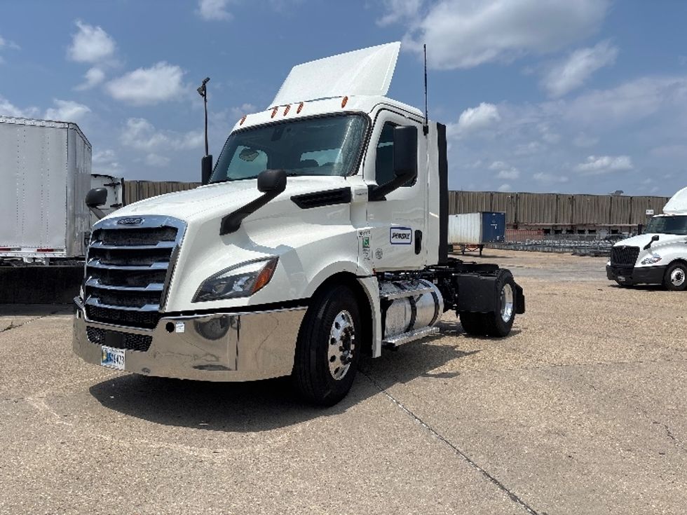 Day Cab Tractor-Heavy Duty Tractors-Freightliner-2019-T12642ST-Hammond-LA-377,654\n\t\tmiles-$ 35,750 - Image 3