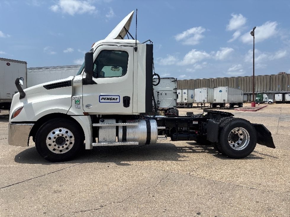 Day Cab Tractor-Heavy Duty Tractors-Freightliner-2019-T12642ST-Hammond-LA-377,654\n\t\tmiles-$ 35,750 - Image 4