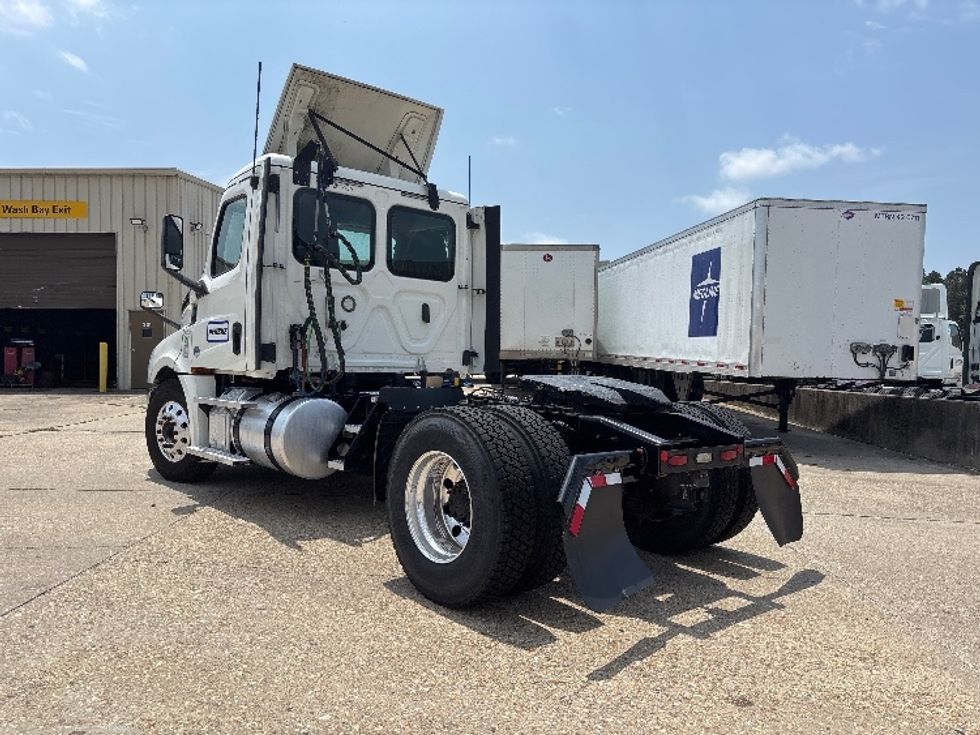 Day Cab Tractor-Heavy Duty Tractors-Freightliner-2019-T12642ST-Hammond-LA-377,654\n\t\tmiles-$ 35,750 - Image 5