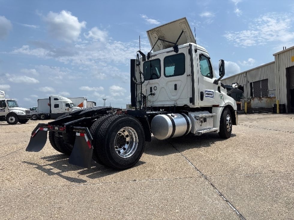 Day Cab Tractor-Heavy Duty Tractors-Freightliner-2019-T12642ST-Hammond-LA-377,654\n\t\tmiles-$ 35,750 - Image 7